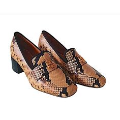 Tory Burch Snakeskin Print Loafer Pump Leather .Original Price:$428 Beige/Brown Calf Leather Snakeskin Effect Gold-Tone Hardware Almond Toe Slip-On Style Branded Leather Insole Leather Sole Composition Outer: Calf Leather 100% Sole: Calf Leather 100% Lining: Calf Leather 100% Luxury Beige Almond Toe Moccasins, Luxury Beige Loafers For Work, Tory Burch Pumps, Velvet High Heels, Lace Espadrilles, Tory Burch Heels, Mid Heels Pumps, Brown Leather Heels, Black Leather Pumps