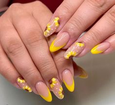 Summer Yellow Nails, Sunflower Nail Art, Yellow Nail Art, Yellow Nails Design, Sunflower Nails, Boquette Flowers, Short Acrylic, Summer Yellow