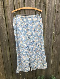 This is an awesome skirt that is waiting for a great summer with you. It is in great condition and is soft and comfortable. It will look amazing with any number of tops and is ready to go. There are no rips, holes, stains or smells. Measurements: laying flat and doubled Waist: 26-32 inches (when stretched) Hips: 39 inches Length: 32 1/2 inches Size on tag: 2 petite Vintage Vans, Vans Shop, Button Dress, Liz Claiborne, High Waisted Skirt, Floral Pattern, Beautiful Dresses, Womens Skirt, White And Black