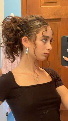 Short Curly Hair Styles Updo, Curly 60s Hairstyles, Fancy Hairstyles Medium Length, Short Curly Hair In Ponytail, Curly Hair Models Female, Medium Length Hairstyles Updo, Cute Marching Band Hairstyles, One Side Curly Hairstyle, Curly Hair Inspiration Short