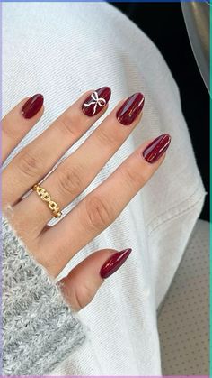 Christmas, Christmas nails, winter nails, holiday nails, christmas nail inspo, winter nail inspo, holiday nail inspo, red nails, bow nails, nail inspo Christmas Nails Easy, Smink Inspiration, Makijaż Smokey Eye, Thanksgiving Nails, Xmas Nails