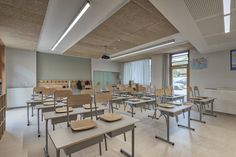 an empty classroom with desks and chairs