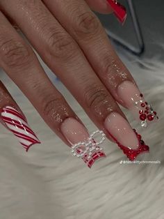 Christmas Nail Designs Acrylic, Christmas Nail Ideas, Red Christmas Nails, Winter Nails Acrylic, Girly Acrylic Nails, Christmas Nails Acrylic, Acrylic Nails Coffin Short