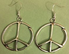 Peace Sign Earrings, Jewelry Style Guide, Estilo Hippy, Earthy Jewelry, Indie Jewelry, Making Earrings, Funky Jewelry, Hippie Jewelry, Fashion Jewelry Earrings