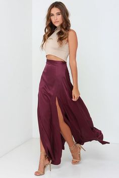 Burgundy Maxi Skirt, Grey Tulle Skirt, Dressy Attire, Split Second, Chic Skirts, Satin Maxi, Cute Skirts, Look Chic, Skirt Outfits