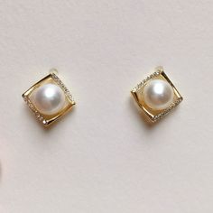 Minimalist Elegance. These chic earrings showcase lustrous freshwater pearls, framed by subtle square zircons for a touch of sparkle. Perfect for everyday sophistication. Pearl Type: Freshwater Pearls Pearl Quality: [Shape]: Flattened Round [Size]: 8-9mm [Blemish]: Minimal - None [Luster]: High Material: Thick 18k Gold Plated Brass Note: Every pearl is unique. Items may vary from the pictures. Pearl Gold Earring, Gold Pearl Jewelry Set, Pearl Earrings Studs Classy, Iphone Item, Pearl Earrings Studs, Single Pearl Earrings, Unique Pearl Earrings, Pearl Gold Earrings, Simple Pearl Earrings