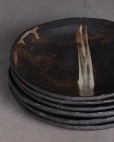 a stack of black and white plates sitting on top of each other