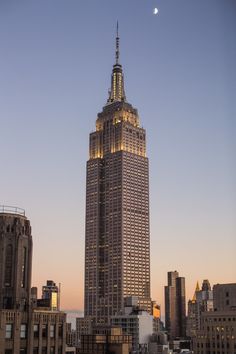 the empire building is lit up at night