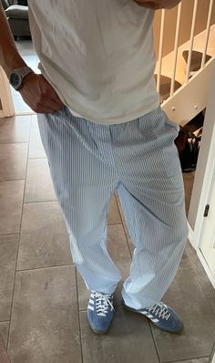 Striped Pants Men Outfit, Blue Striped Outfit, Stripe Pants Outfit Men, Blue Striped Pants Outfit, Striped Pants Outfit, Stripe Pants Outfit, Guy Fits, Herren Style, Pants Outfit Men