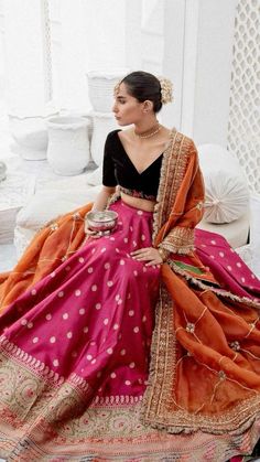 Black Choli, Lehenga Indian, Lehenga Designs Simple, Indian Bride Outfits, Indian Dresses Traditional, Red Lehenga, Traditional Indian Outfits