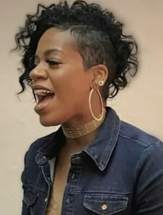 Short Faux Locs With Shaved Sides, Short Braids With Shaved Sides, Braids On Top Shaved Sides, Box Braids With Shaved Sides And Back, Shaved Side Hairstyles African American, Fantasia Short Hairstyles, Box Braids Shaved Sides