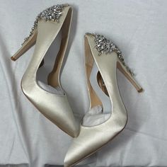 Champagne Colored. Comes With Original Box, Replacement Heels Tips And Extra Rhinestones. Clusters Of Sparkling Crystals Paired With A Sleek Pointed-Toe Silhouette Give The Badgley Mischka Gorgeous Pointed-Toe Pump Sophisticated Glamor. These Lovely Ivory Satin Pumps Make Beautiful Bridal Shoes And Pair Perfectly With Wedding Gowns Of All Shapes And Designs. They Can Also Be Worn As Wedding Guest Shoes And Women’s Evening Shoes For Events Of All Kinds. These Pointed-Toe High Heels Feature An Ivo Elegant Crystal Heels For Events, Elegant Crystal Wedding Shoes, Elegant Bedazzled Closed Toe Heels, Elegant Embellished Wedding Shoes With Crystal, Elegant Bedazzled Heels For Events, Elegant Bedazzled Heels For Wedding, Elegant Rhinestone Wedding Shoes With Pointed Toe, Elegant Pointed Toe Wedding Shoes With Glitter Accents, Elegant Champagne Wedding Shoes With Rhinestones