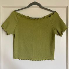 Lime Green Smocked Off Shoulder Top By Levi’s. Cropped Fit. New With Tag. Trendy Green Smocked Top, Casual Stretch Smocked Top For Day Out, Casual Stretch Smocked Ruched Top, Casual Ruched Smocked Top With Stretch, Casual Smocked Ruched Stretch Top, Green Smocked Top For Spring Day Out, Green Levi's Cotton Tops, Levi's Green Cotton Tops, Green Smocked Top With Short Sleeves