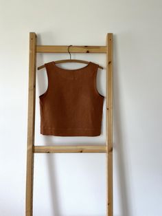 Fitted Linen Tank Top For Everyday, Casual Everyday Linen Vest, Brown Sleeveless Linen Top, Sleeveless Brown Linen Top, Brown Vest Crop Top For Summer, Summer Linen Vest For Layering, Casual Linen Tank Vest, Summer Layering Linen Vest, Brown Cotton Summer Tank Top