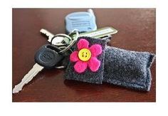 a key chain with a felt flower on it