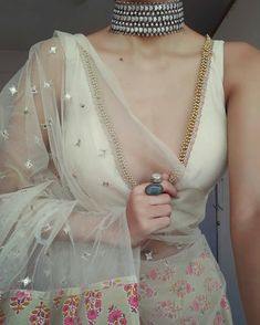 Blouse Inspiration, Indian Sari Dress, Traditional Indian Dress, Indian Saree Blouses Designs, Indian Fashion Saree, Saree Designs Party Wear, Elegant Blouse Designs, Unique Blouse Designs