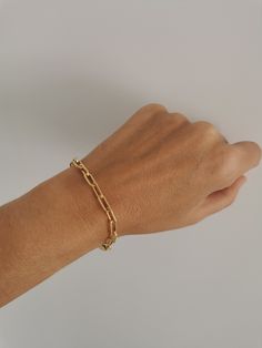 This Italian handcrafted chain link bracelet is completely composed of sterling silver and 18k gold plated silver and is uniquely made with a semi-hollow interior for comfortable everyday wear that will not dent An extender chain 16cm+2cm means it adjusts to fit different sizes. . Each individual necklace is unique and one of a kind and cleaned, buffed and polished. - we use only the finest quality materials - all components are 100% sterling silver or 18k Gold plated (Nickel free) - all pieces Tiny Bracelet, Bracelet Thick, Paperclip Bracelet, Italian Chain, Link Chain Bracelet, Gold Bracelet For Women, Minimalist Bracelet, Gold Bracelet Chain, Matching Necklaces