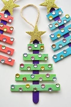 These popsicle stick Christmas trees are SO EASY to make and they're so beautiful! The kids loved decorating them! Such an awesome dollar store Christmas craft idea!! Christmas Decor Diy Cheap, Creative Christmas Crafts, Christmas Tree Craft, Dollar Store Christmas Crafts, Cheap Christmas Diy, Tree Craft