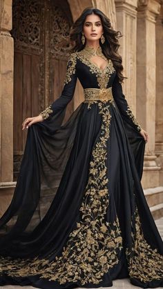 Royal Clothes Women, Dress With Cloak, Cloak Dress, Black And Gold Dress, Ankara Dress Styles, Gaun Fashion, Stunning Prom Dresses, Royal Dresses