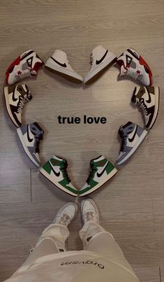 Trendy Shoes Sneakers, Dr Shoes, Nike Shoes Girls, Preppy Shoes, Jordan Shoes Girls, Jordan Shoes Retro, All Nike Shoes, 사진 촬영 포즈, Cute Nike Shoes