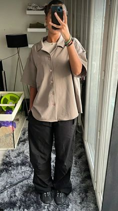 Baggy Professional Outfits, Modest 90s Outfits, Baggy Clothes Plus Size Aesthetic, 90s Style Full-length Streetwear Pants, Vintage Baggy Full-length Cargo Pants, 90s Style Full-length Parachute Pants With Cargo Pockets, 90s Full-length Parachute Pants With Pockets, Effortlessly Chic Outfits, Tomboy Style Outfits