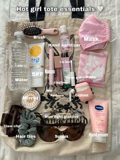 Everyday Bag Essentials, School Bag Essentials, Backpack Essentials, Inside My Bag, Purse Essentials, Handbag Essentials, Girls Tote