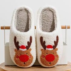 **Product Description: Cute Elk Christmas Slippers for Men and Women** Add a festive touch to your home with our Christmas moose slippers! Made with soft and warm TPR materials, these slippers will provide you with pleasant comfort during cold winter days. - **Optimal Comfort Thick sole for perfect support while keeping your feet warm. - **Cute Design Adorable moose that will delight the whole family, perfect for relaxing during the holidays. - **Versatile Unisex, suitable for both men and women Embroidered Slippers, Vintage Cartoons, Christmas Slippers, Winter Slippers, Warm Slippers, Holiday Patterns, Christmas Couple, Christmas Plush, Vintage Cartoon