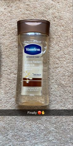 Vaseline cocoa radient body oil 💘 Body Oil Vaseline, Vaseline Oil Cocoa, Cocoa Body Oil, Vaseline Skin Care Products, Vaseline Cocoa Butter Oil, Best Vaseline Products, How To Smell Like Cocoa Butter, Vaseline Cocoa Butter Lotion, Best Body Oil For Glowing Skin