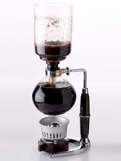 an espresso machine is filled with liquid from the pot to the bottom,