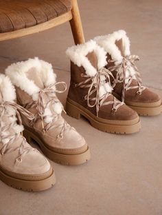 Casual Work Style, Taupe Colour, Winter Outfits Aesthetic, Happy Winter, Weather Boots, Cold Weather Boots, Moon Boots, Snow Boots Women, Winter Boots Women