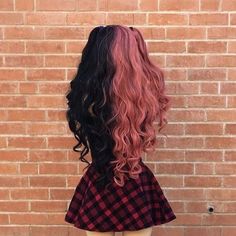 Split Dye Hair Pink And Black, Pretty Dye Hair, Colerd Hair Ideas, Cute Hair Dye Ideas For Wavy Hair, Hair Color Ideas Bright Colors, Split Dye Color Ideas, Dyed Hair Two Colors, Half Pink Half Brown Hair, Two Hair Colors Split