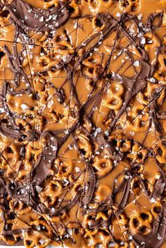 chocolate and caramel pretzels are arranged on top of each other in an intricate pattern