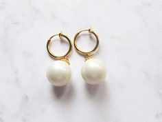 Hey, I found this really awesome Etsy listing at https://www.etsy.com/listing/520197588/clip-on-pearl-earrings-clip-on-wedding White Pearl Clip-on Earrings With Pearl Charm, White Pearl Clip-on Earrings, Pearl White Pearl Drop Clip-on Earrings, Bride Details, Non Pierced Earrings, Wanderlust Jewelry, Tarnished Jewelry, Seashell Jewelry, Back Necklace