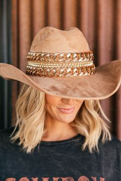 GB ORIGINAL!! The “Beth Dutton” Chain Banded Suede Hat in Taupe – Glitzy Bella Beth Dutton, Suede Hat, Cowboy Outfits, Cowboy Style, Hat Band, Cowboy Hat, The Crown, Hat Fashion, Elastic Band