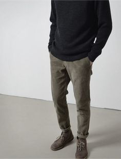 Desert Boots Men Outfit, Minimal Stil, Boots Men Outfit, Minimalist Men, Skateboarder, Brown Shoes, Minimalist Wardrobe