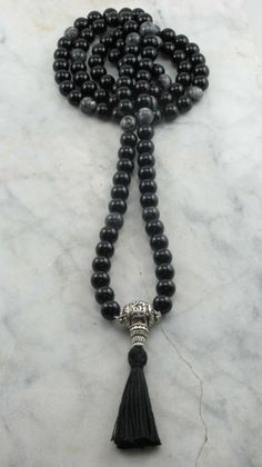 Japamalajulikoficial Mala Beads Diy, Mala Jewelry, Mala Bead Necklace, Buddhist Prayer, Beads For Sale, 108 Mala Beads, Yoga Jewelry, Celestial Jewelry, Mala Necklace