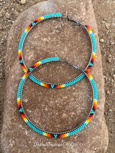 Beaded Hoop Patterns, Beaded Hoop Earring Patterns, Seed Bead Hoop Earrings Diy, Beaded Objects, Hoop Earrings Diy, Seed Bead Projects, Beaded Items, Native Beading, Fall Bead