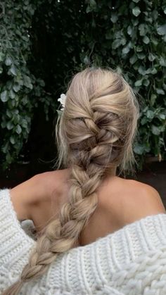 Cute easy hairstyle, french braid, long thick hair hairstyle, tutorial, blonde highlights French Braid Prom Hairstyles, Hair In Braids Outfit, Braided Loose Hairstyles, Long Blonde Hair Braid, Hairstyles For Long Heavy Hair, Dance Hairstyles Practice, Easy Blonde Hairstyles, Blonde Braid Aesthetic, Hair Styles Thick Hair Easy