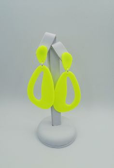 Minimalistic neon yellow dangle earrings in the style of the 80s-90s. Plush skewers. Round. Caplevitation shape. Fashionable addition to summer/holiday clothing. Excellent advice for girls, women and friends. These earrings shine with fresh air and embellishment. Length: about 7 cm Weight: around 3.5 g Hand work with polymer key The seal is made of stainless steel, allergens In my shop you will find such earrings of different colors. (e.g. neon pink, neon orange) Each couple makes my hair with g No Clothes, Holiday Clothing, Summer Holiday Outfits, Party Summer, Pink Neon, Yellow Earrings, Disco Party, Colorful Earrings, Holiday Jewelry