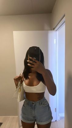 Square Body Shape Outfits Summer, Casual College Outfits Black Women, Black Clean Girl Aesthetic Outfits, Clean Girl Aesthetic Black Women Outfit, College Class Outfits Summer, Fit Baddie, Mini Skirt Ideas, Cute Summer Outfits Casual, Summer Outfits Baddie