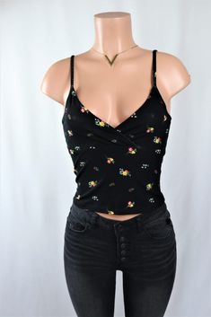 Laurna Floral Top Instagram Outfits, Cheap Fashion, Cheap Clothes, Floral Top, Cami Top, Online Boutiques, Black Top, Red Floral, Cami Tops