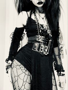 Gothic Club Outfit, Goth Women Outfits, Rivethead Goth, Tradgoth Outfits, Gothic Photos, Goth Photography, Goth Looks, Trad Goth Outfits, Goth Outfit Inspo