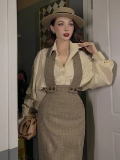 Old Fashion Dresses, Woman Suit Fashion, Vintage Inspired Outfits, Classy Work Outfits, Modest Fashion Outfits, Mode Inspo, Looks Chic, Peaky Blinders, Old Fashion