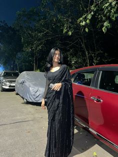 Black Farewell Saree, Black Saree Poses, Sari Poses Photo Shoot, Black Saree Aesthetic, Saree Snap, Black Saare Aesthetic, Semi-stitched Black Saree With Dupatta, Black Saree Aesthetic Pics, Black Georgette Saree For Festivals