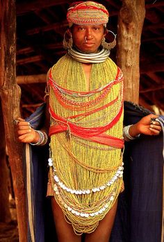 A Bonda tribal woman in her traditional wear, India Costume Africain, Traditional Jewellery, Body Adornment, Indian Woman, Ethnic Dress, Traditional Wear, Folk Costume