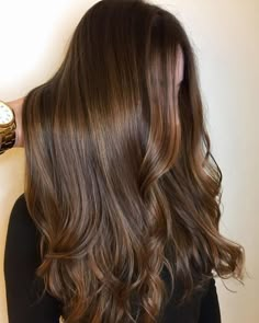 Summer 2020 Hair Color Trends, Hairstyle Ideas For Long Hair, Hair Color For Brown Skin, Ideas For Long Hair, Black Hair Balayage, Curls For Long Hair