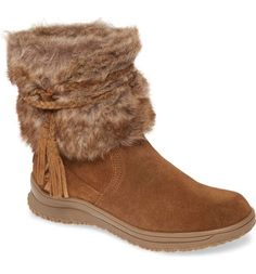 Fur Lined Ankle Boots, Fur Boots Women, Faux Fur Boots, Pull On Boots, Cozy Chic, Fur Boots, Travel Outfit, Ugg Boots, Winter Boots