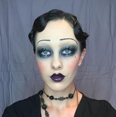 Cabaret Makeup, Halloween Make-up Looks, Vampy Lips, Transform Yourself, Halloween Makeup Ideas, Cool Halloween Makeup, Retro Makeup