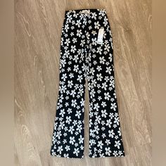 Urban Outfitters Black And White Flower Flare Pants Size Xs. These Pants Are Cotton And Stretchy And Very Comfortable. I Actually Have The Same One As These And Someone Got Them For Me As A Gift So I Am Selling The One. I Wear These Pants All The Time And They Are Perfect Even Just With A Baggy Tshirt! These Are New With Tags. Black Floral Print Bottoms For Summer, Trendy Pants With Floral Print For Day Out, Trendy Floral Print Pants For Day Out, Black Bottoms With Floral Print For Spring, Trendy High Waist Floral Print Pants, Trendy High Waist Floral Pants, Trendy High-waisted Floral Print Pants, Summer Floral Print Bottoms By Urban Outfitters, Chic Black Printed Pants