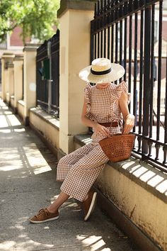 Blair Eadie wearing a ruffled gingham jumpsuit in the West Village of NYC // Click through to see more of her under $100 picks on Atlantic-Pacific Style Inspiration Spring Summer, Denim Dungarees, Utility Style, Preppy Style Summer, Street Fashion Photography